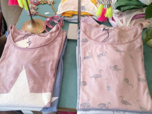 T-Shirt mit Flamingo und T-Shirt mit Sternen